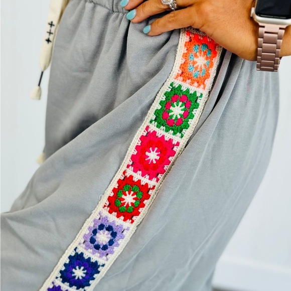 POL Pants - POL Grey Granny Squares Pants - Size L - NWT